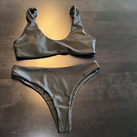 Bikini set - Picture 2 of 2